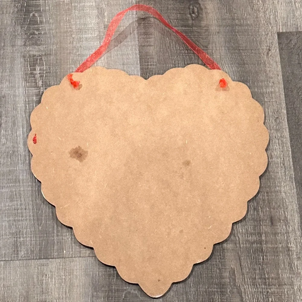 💞 Hanging Heart-Shaped Chalkboard With Glitter Trim